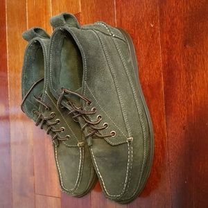 Hunter green leather chukka/mocs
